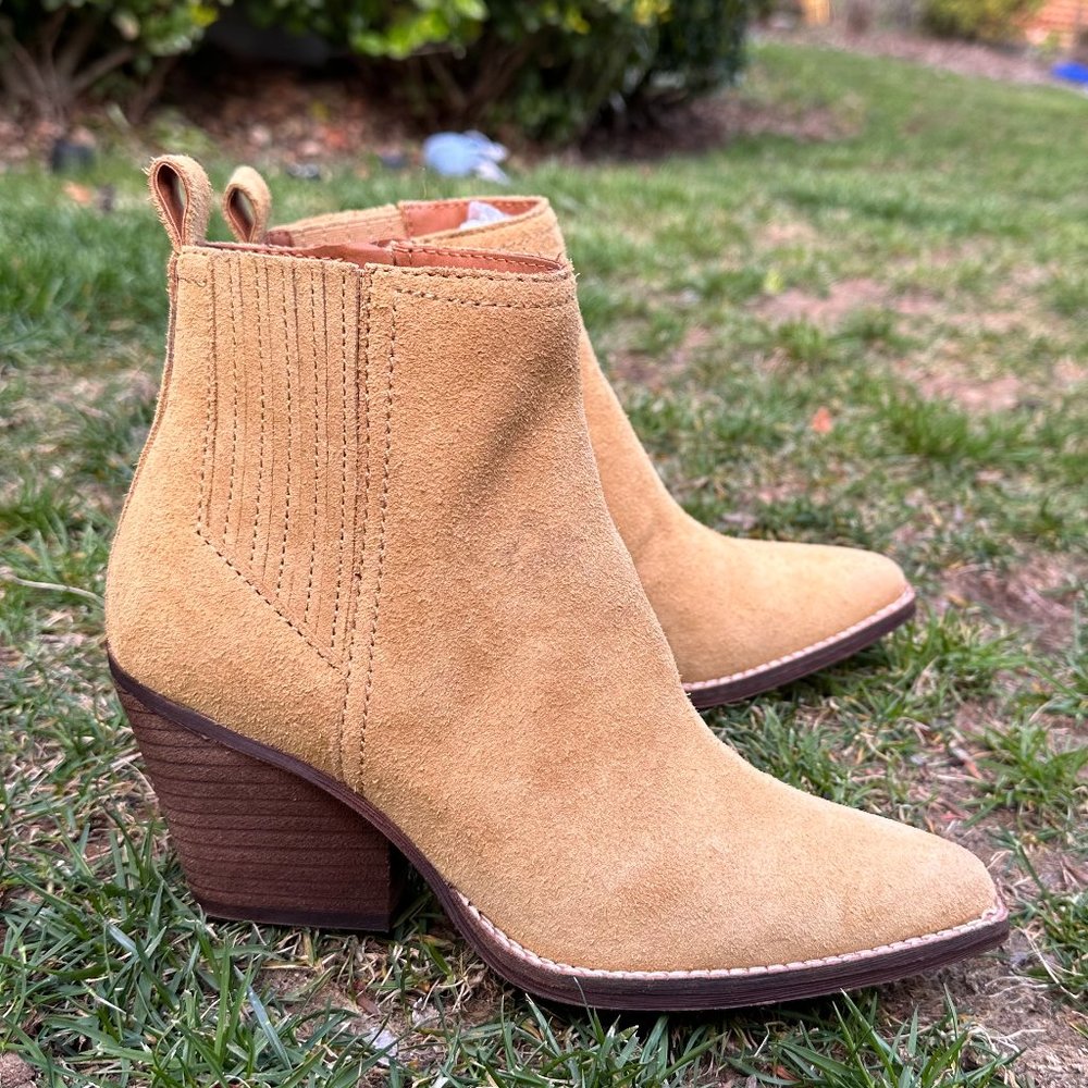 Zodiac Robyn Pointed Toe Bootie size 6.5